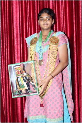 Felicitation to Miss Vennam Jyothi Surekha bronze medalist in 17th Asian games held in South Korea