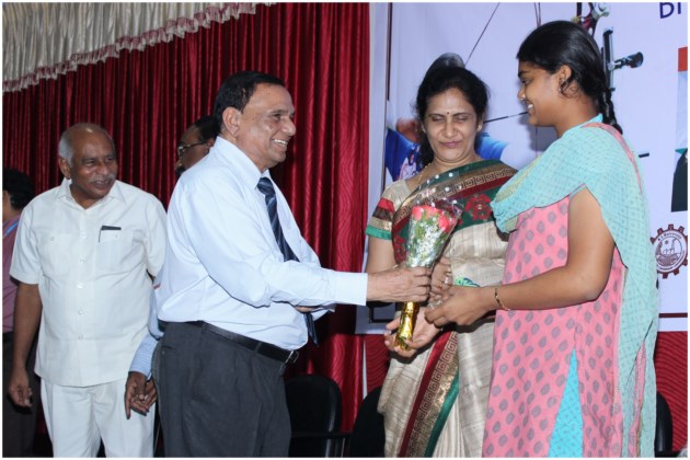Felicitation to Miss Vennam Jyothi Surekha bronze medalist in 17th Asian games held in South Korea