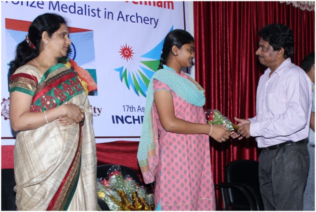Felicitation to Miss Vennam Jyothi Surekha bronze medalist in 17th Asian games held in South Korea