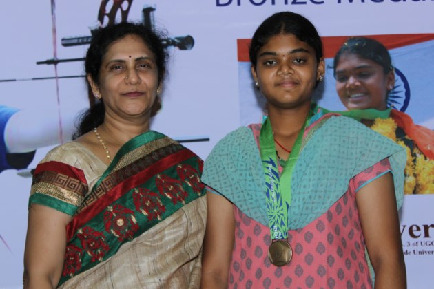 Felicitation to Miss Vennam Jyothi Surekha bronze medalist in 17th Asian games held in South Korea