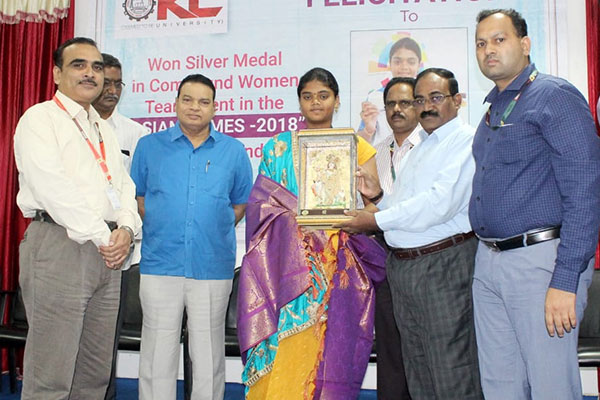 Prize Winners of APSIECAC-2018, V Gayathri & D Meghna